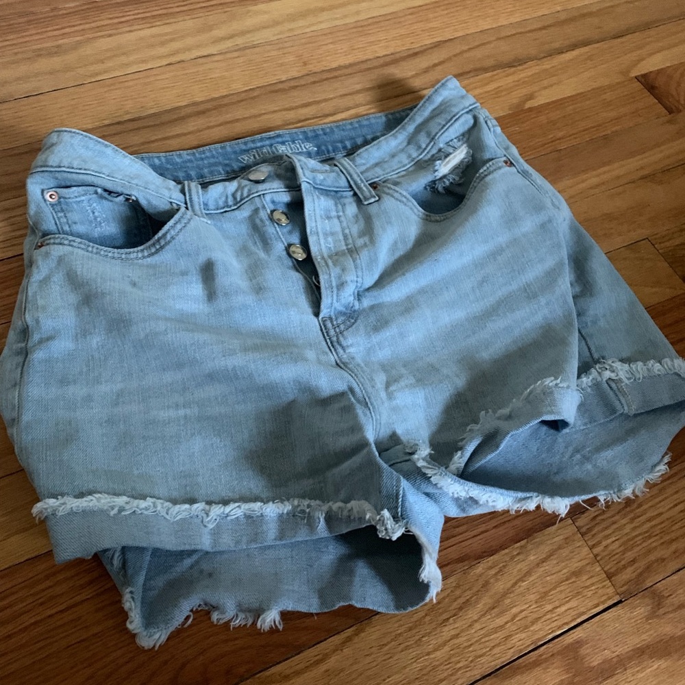 Cute frayed Jean shorts!